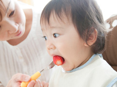 スプーンや箸を共有しない